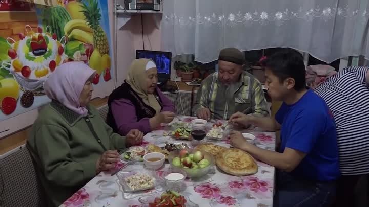 Русская мусульманка живёт в кыргызской семье