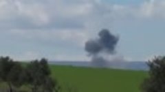 Падение сбитого вчера Су-24 ВВС Сирии в провинции Идлиб.