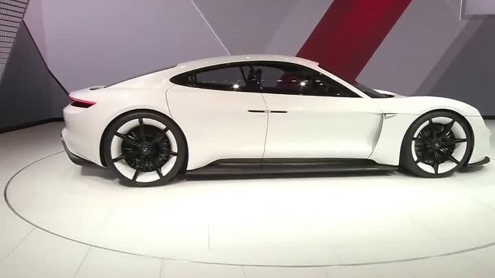 Электрический суперкар Porsche Mission E