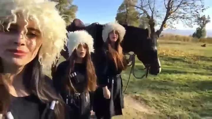 Девушки из Грузии поют песню КОНЬ. Какая красота! БРАВО!