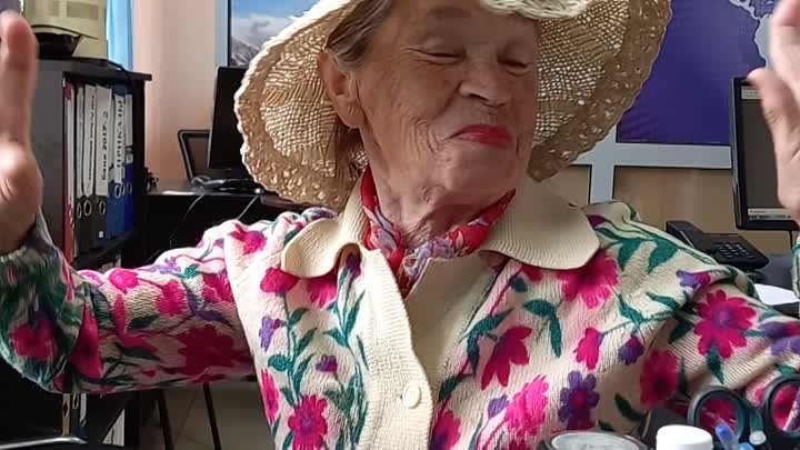 Наш заслуженный турист, 81 год. Дай Бог ей здоровья, в этот раз Кали ...