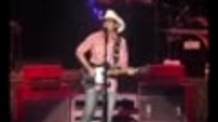 Brad Paisley - Mud On The Tires - Live