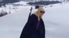 Бабка на снегоходе с АК47 поехала к подруге забирать долг 50...