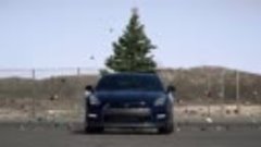 Nissan GT-R как способ убрать новогоднюю елку. Эм… если она ...