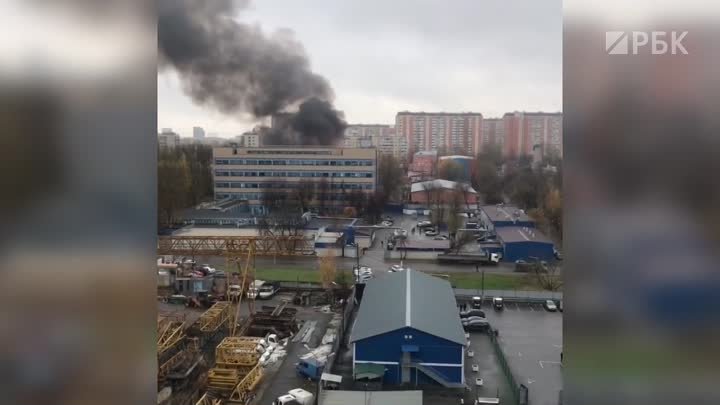 Пожар и взрывы на складе газовых баллонов в Москве. Видео