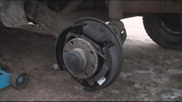 Ремонт задних тормозов (колодки, цилиндры, барабаны) - Lada 21124, 1,6 л, 2006 г