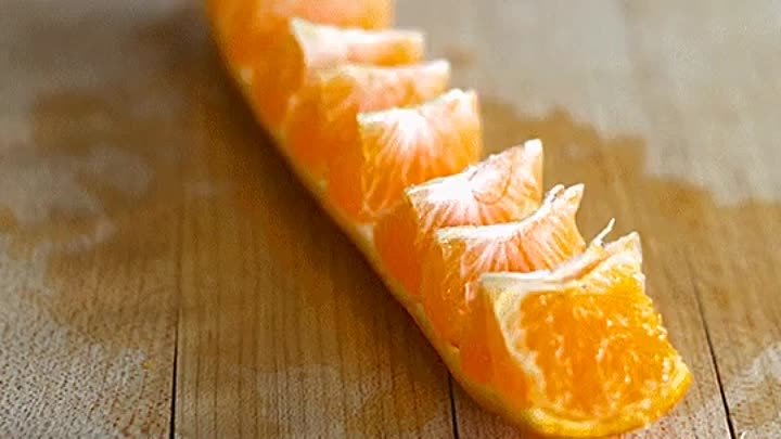 Как легко и красиво почистить апельсин 🍊

