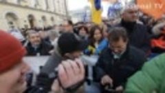 Потасовка на шествии памяти Бориса Немцова в Москве