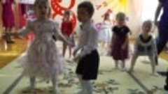 Танец для мам на 8 марта в младшей группе) смеялись все))