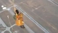 Прыжки ВДВ с парашютом с вертолёта МИ-8.mp4