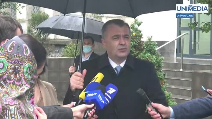 Premierul Ion Chicu, matinal la secția de votare Este necesar de lua ...