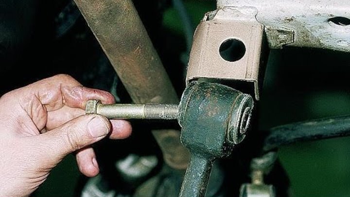 Как снять нижние передние рычаги Как снять нижние передние рычаги